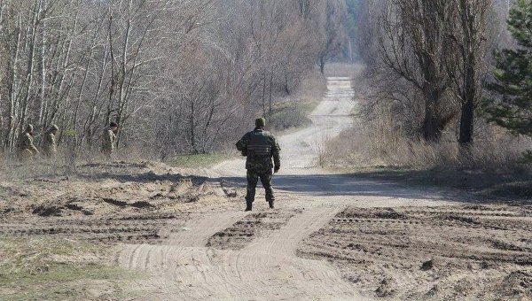 Украинский военный на учениях. Архивное фото