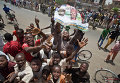 Сторонники бывшего военного диктатора Мухаммаду Бухари радуются его результату на выборах президента Нигерии