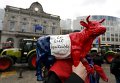 Фермеры в Брюсселе протестуют против отмены квот на производство молока в ЕС