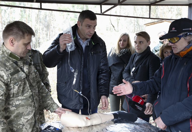 Виталий Кличко на тренинге по тактической медицине