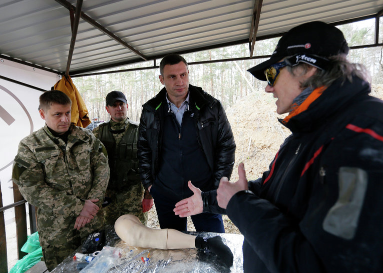 Виталий Кличко на тренинге по тактической медицине