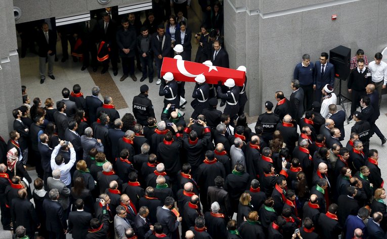 Похороны прокурора Селима Кираза в Стамбуле