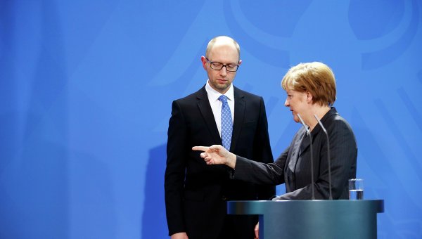 Арсений Яценюк и Ангела Меркель в Берлине. Архивное фото