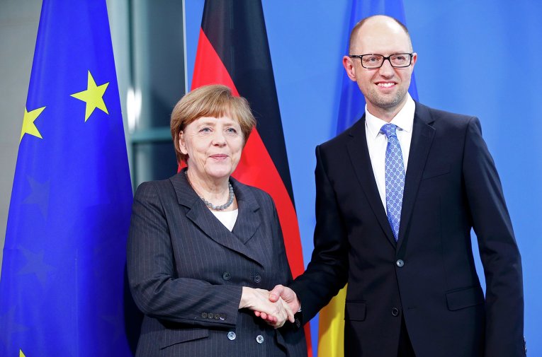 Арсений Яценюк и Ангела Меркель в ходе встречи в Берлине
