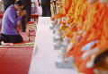 Премьер-министр Таиланда Прают Чан-Оча молится по случаю дня рождения принцессы Маха Чакри Сириндорн