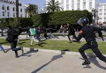 Полиция гонится за активистами, которые принимают участие в демонстрации в связи с отсутствием рабочих мест в столице Марокко.
