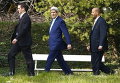 Госсекретарь США Джон Керри выходит на улицу в перерыве переговоров по иранской ядерной программе в Лозанне