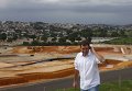 Мэр Рио-дэ-Жанейро Эдуардо Паес на строительной площадке, Бразилия принимает Олимпиаду в 2016 гоуд
