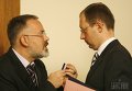 Арсений Яценюк и Дмитрий Табачник на заседании Кабинета министров. Ноябрь 2007 года