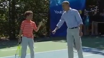 Обама играет в теннис