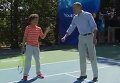 Обама играет в теннис