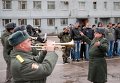 Военный оркестр на призывном пункте в Запорожье