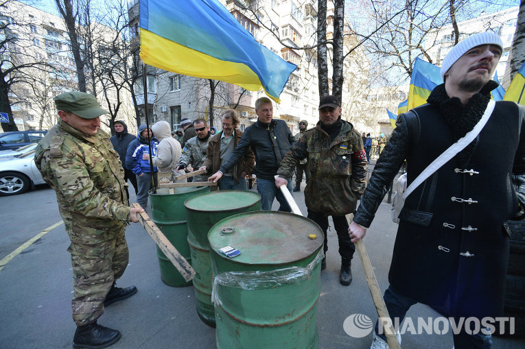 Акция протеста у здания Генеральной прокуратуры Украины