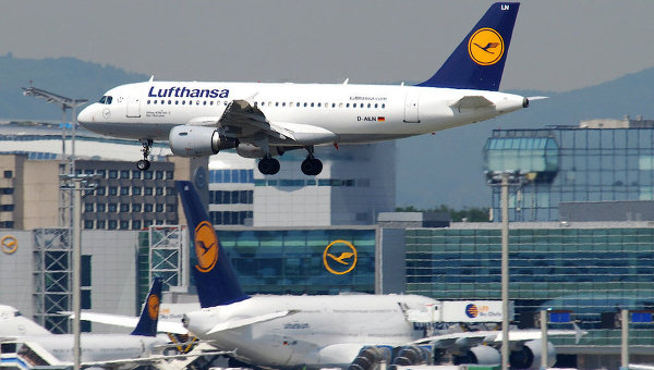 Самолет Lufthansa. Архивное фото