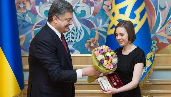 Порошенко наградил чемпионку мира по шахматам Музычук орденом