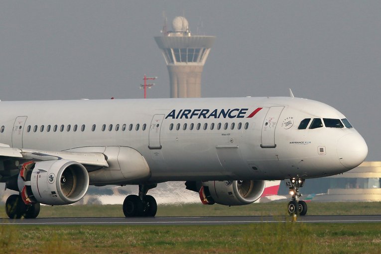 Около 40% авиарейсов отменены в среду на всей территории Франции из-за забастовки авиадиспетчеров.