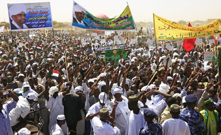 Сторонники президента Судана Омара Хасана аль-Башира