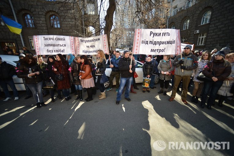 Акция протеста владельцев ларьков в метро у стен Администрации президента Украины