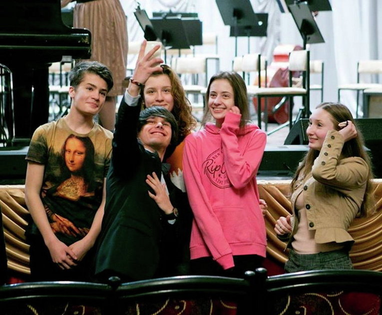 Дети Петра Порошенко на благотворительном концерте в Запорожье Любовь милосердствует