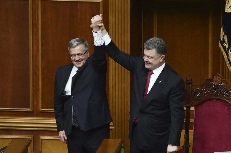 Президент Украины Петр Порошенко и его польский коллега Бронислав Коморовский в Верховной Раде