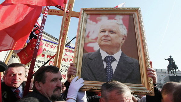 Церемония в память о погибшем президенте Польши Лехе Качиньском, самолет которого разбился под Смоленском