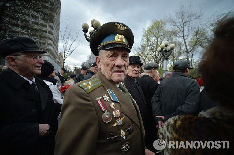 Ветеран - участник митинга в защиту памятника генералу Ватутину в Киеве