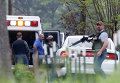 Власти и правоохранительные органы на месте инцидента в городе Джемисон, штат Алабама, США, где преступник вошел в кабинет врача, застрелил женщину и убежал