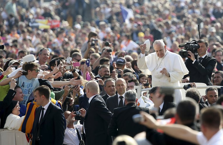 Папа Римский Франциск в ходе службы в Ватикане
