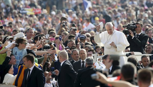 Папа Римский Франциск в ходе службы в Ватикане