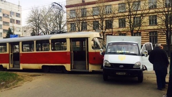 Столкновение трамвая и грузовика в Киеве