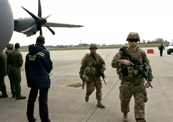 Десантники армии США в аэропорту Львова