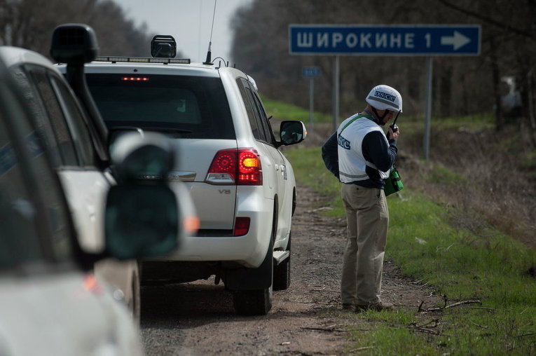 Наблюдатель ОБСЕ недалеко от деревни Широкино, 16 апреля 2015