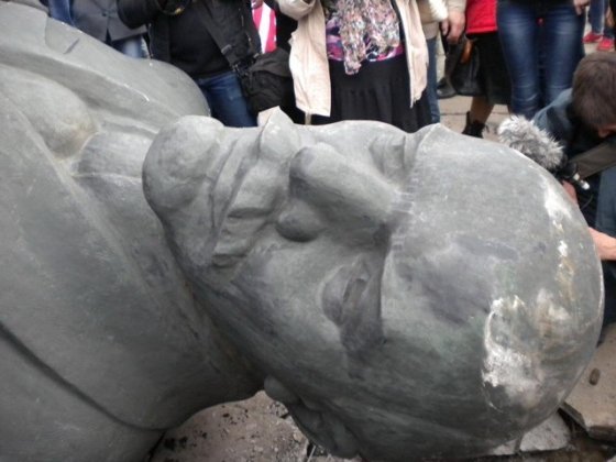 В Краматорске снесли памятник Ленину