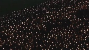 Тысячи свечей - в память о погибших на пароме Сэволь. Видео
