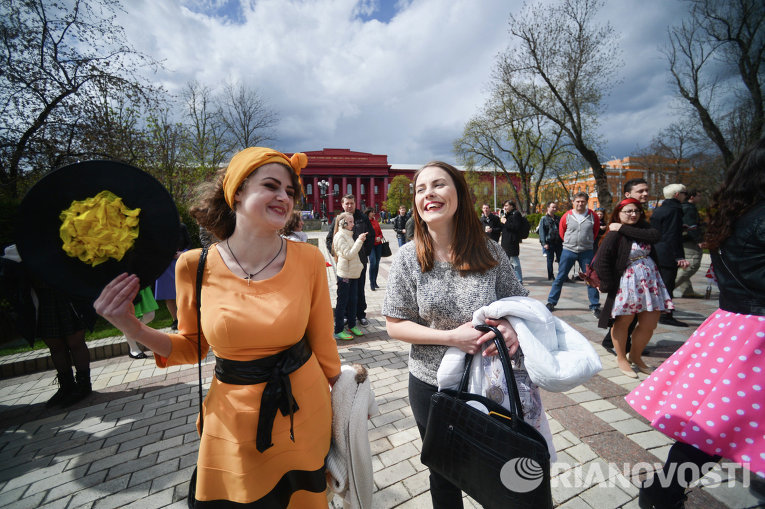 В Киеве прошел парад стиляг