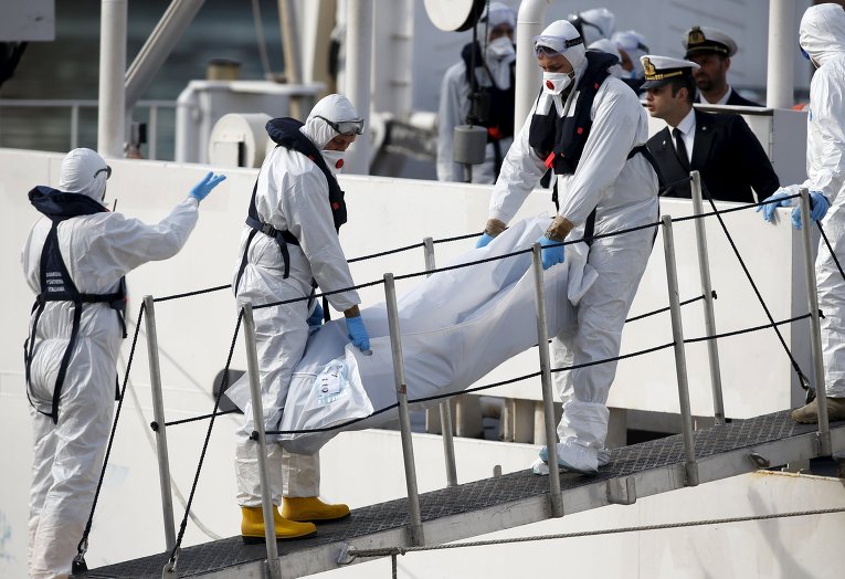 Судно с сотнями мигрантов затонуло в Средиземном море