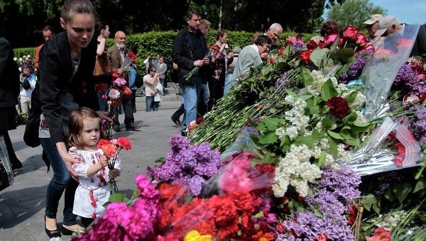 Киевляне в парке Славы на День победы, 9 мая 2011 года