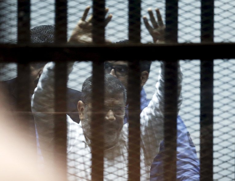 Суд Египта приговорил бывшего президента страны Мухаммеда Мурси и 12 лидеров движения Братья-мусульмане к 20 годам тюрьмы.
