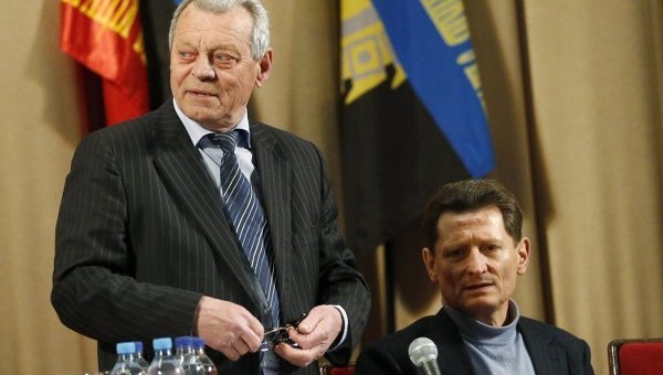 Михаил Волынец (слево) на съезде шахтеров в Киеве