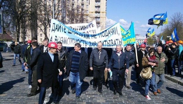 Колонна шахтеров на акции протеста в Киеве