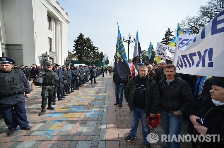 Работники МВД на акции протеста шахтеров под Верховной Радой