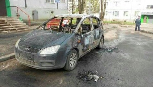 В Харькове неизвестные сожгли автомобиль Ford харьковского волонтера