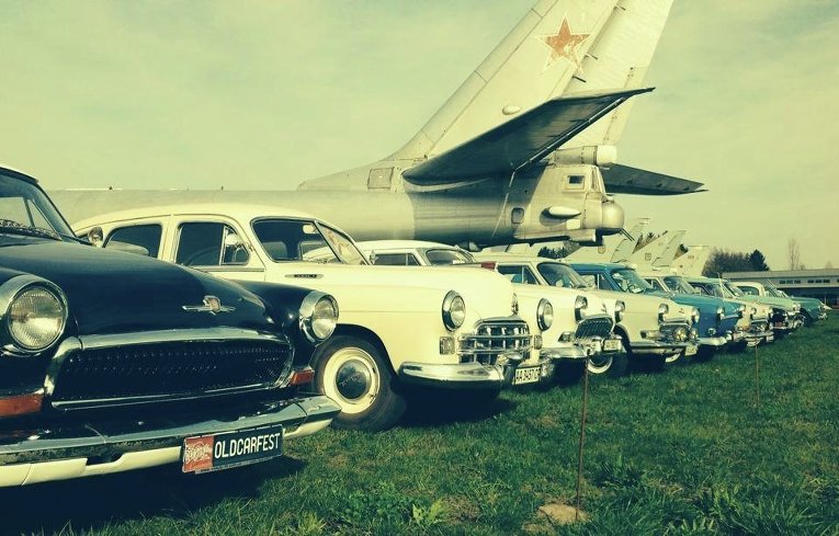 В Киеве открылся фестиваль ретро автомобилей