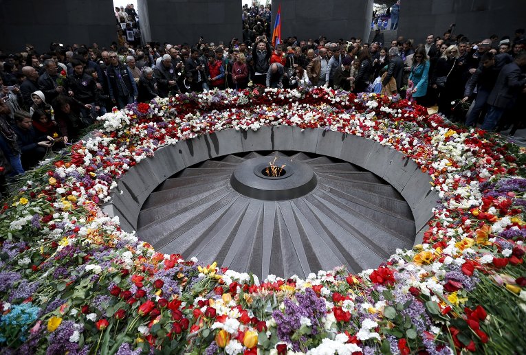 Памятные мероприятия в Цицернакаберде (арм. крепость ласточки) — мемориальном комплексе в Ереване, посвящённому жертвам Геноцида армян 1915 года
