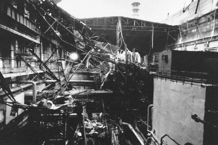 Часть рухнувшей крыши в Чернобыле