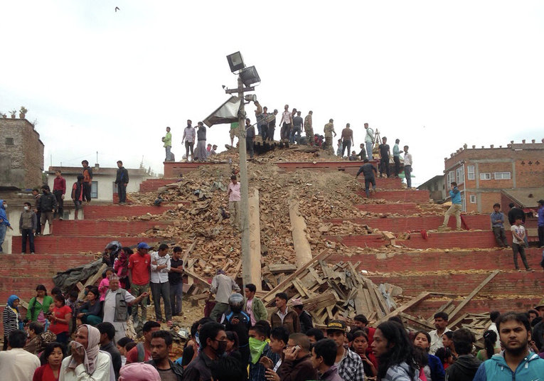 Разрушения на площади Дурбар в Катманду