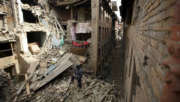 Разрушенное здание в Непале