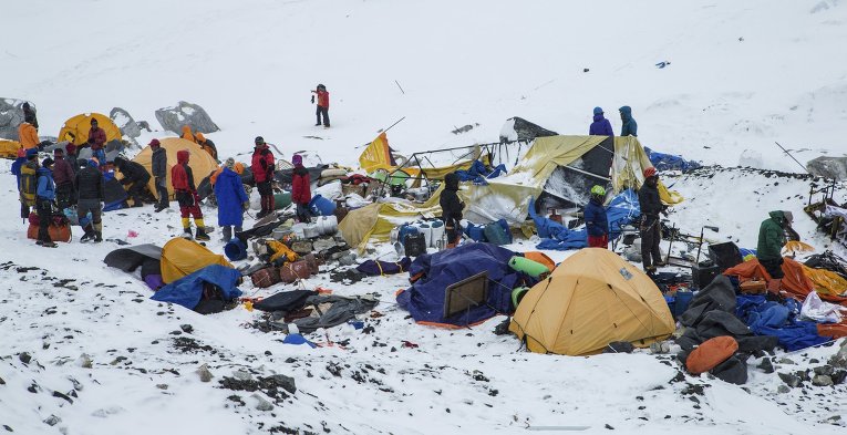 Альпинисты эвакуированы с Эвереста