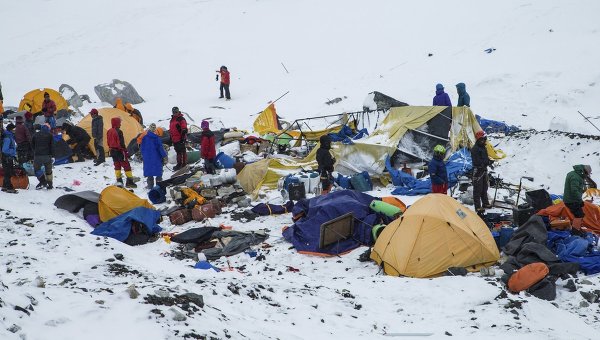 Лагерь альпинистов на Эвересте. Архивное фото
