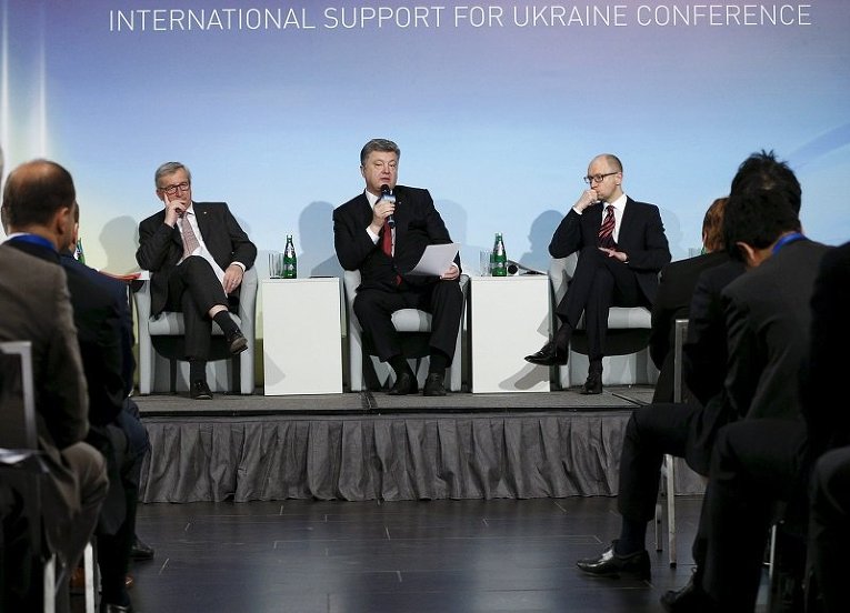Жан-Клод Юнкер, Петр Порошенко и Арсений Яценюк на Международной донорской конференции в поддержку Украины